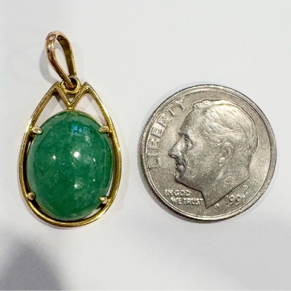 Vintage 14K Gold Jade Pendant: Filigree Scarab Solitaire - Picture 9 of 10